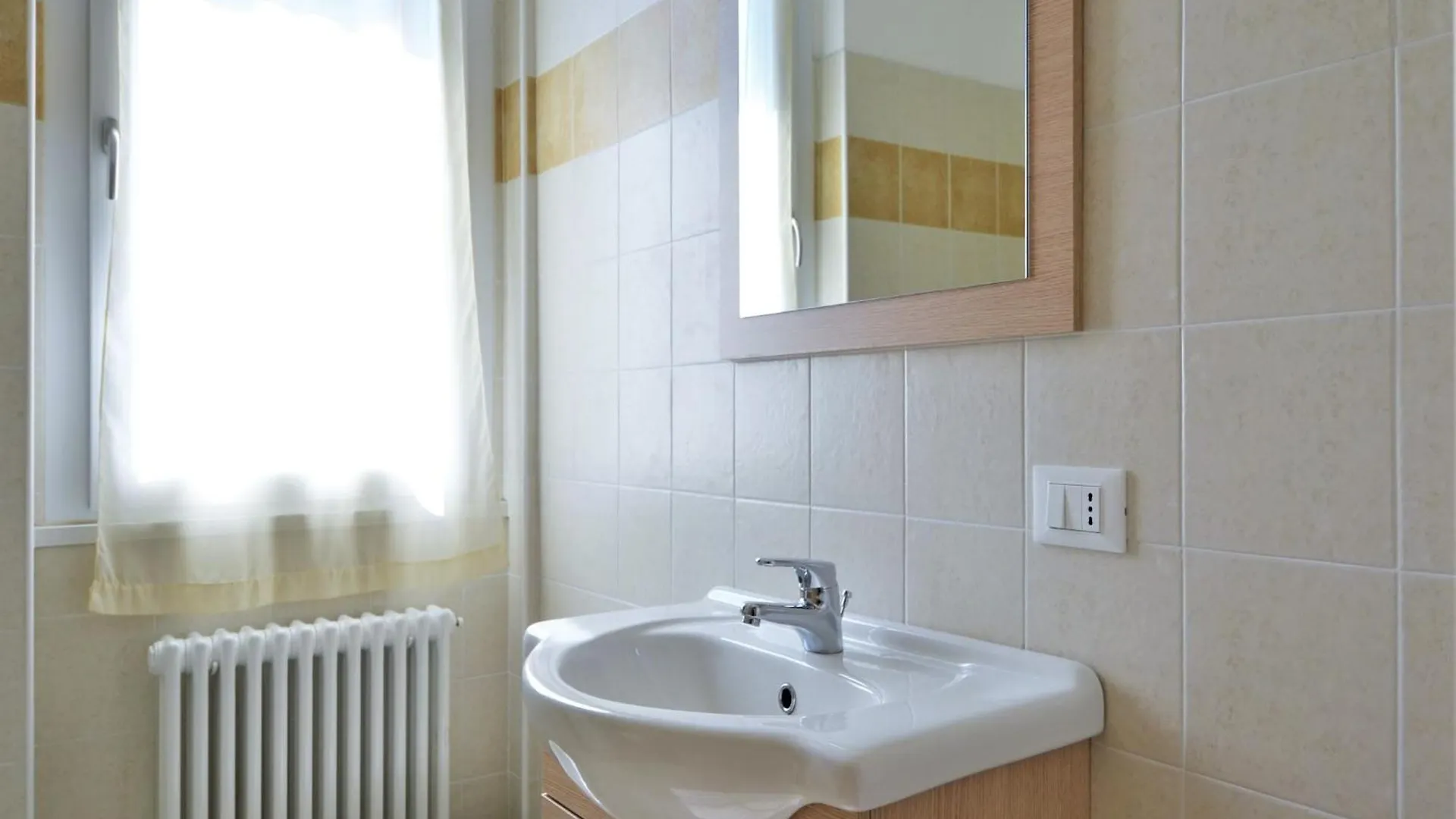 Snug Apartment In Dervio With Balcony Or Terrace 0*,  Italië