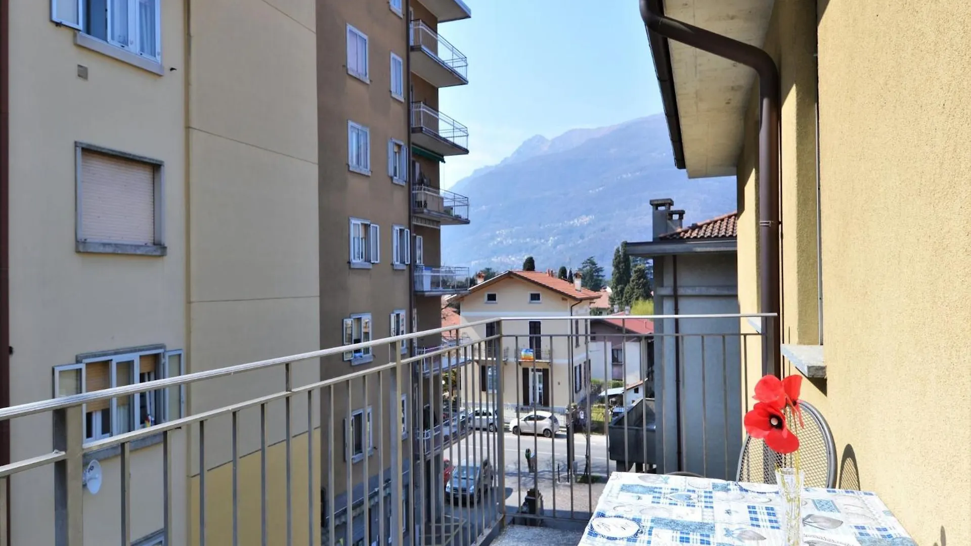 Snug Apartment In Dervio With Balcony Or Terrace Itália