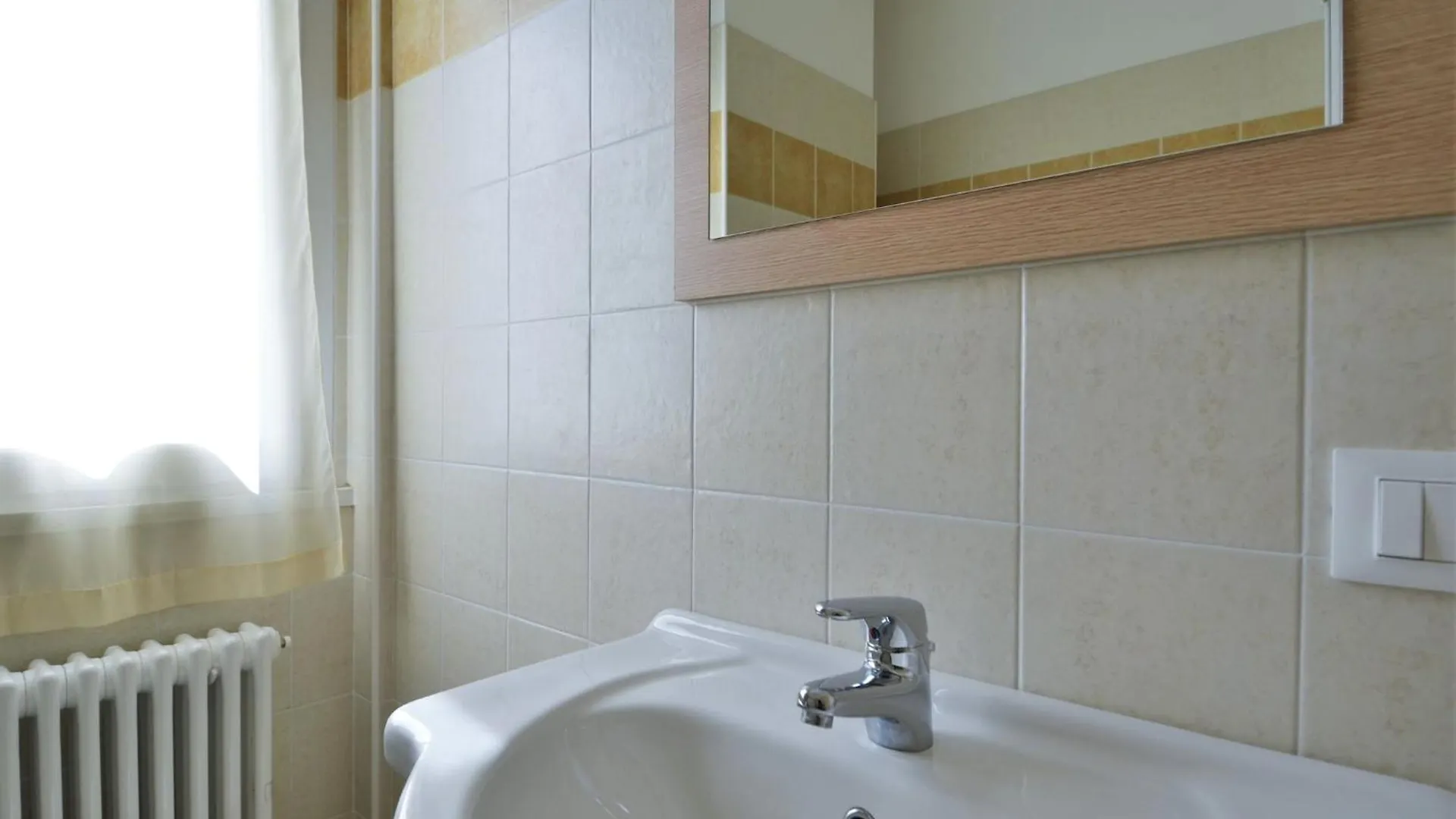 Snug Apartment In Dervio With Balcony Or Terrace Itália
