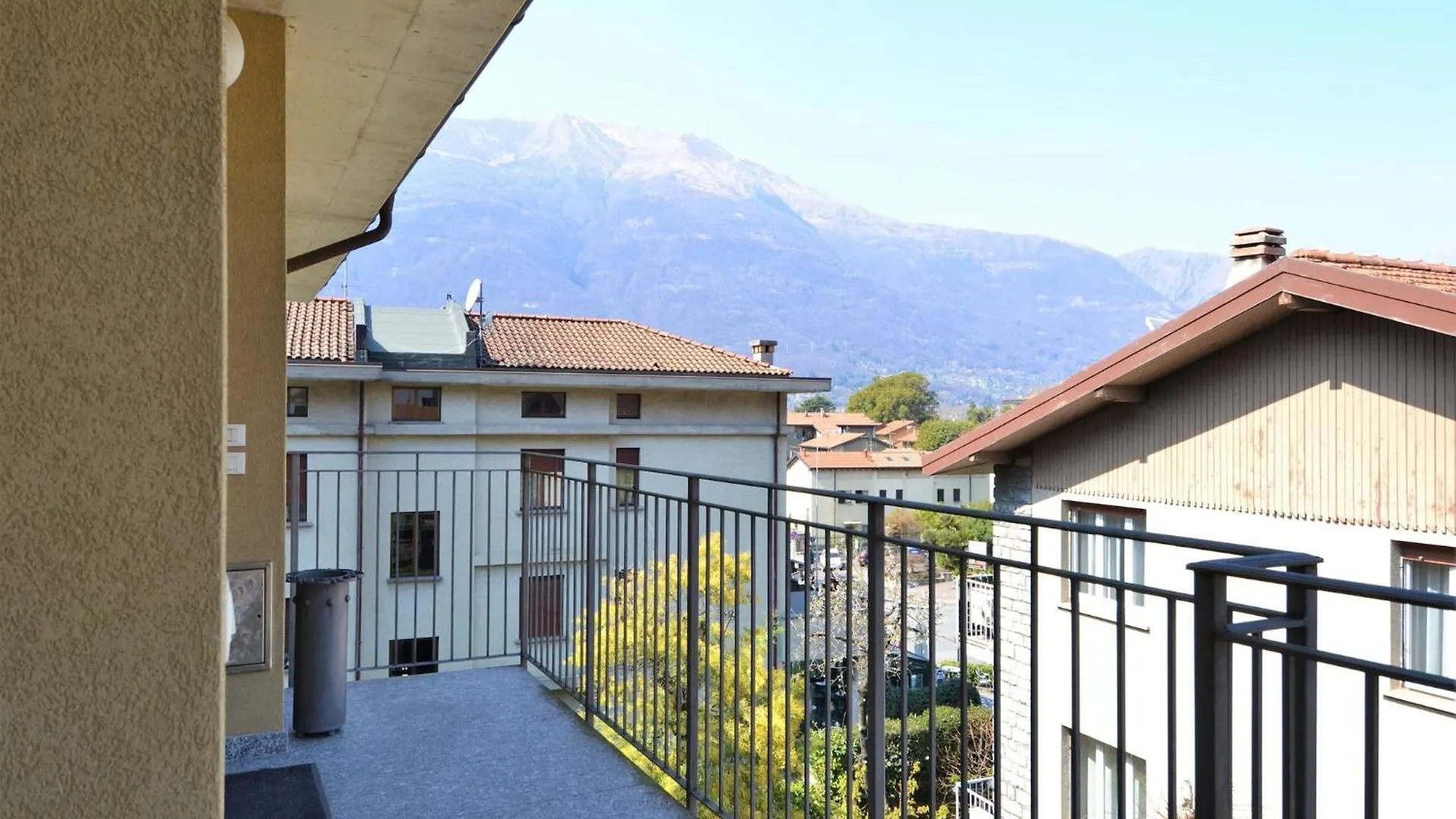 Snug Apartment In Dervio With Balcony Or Terrace