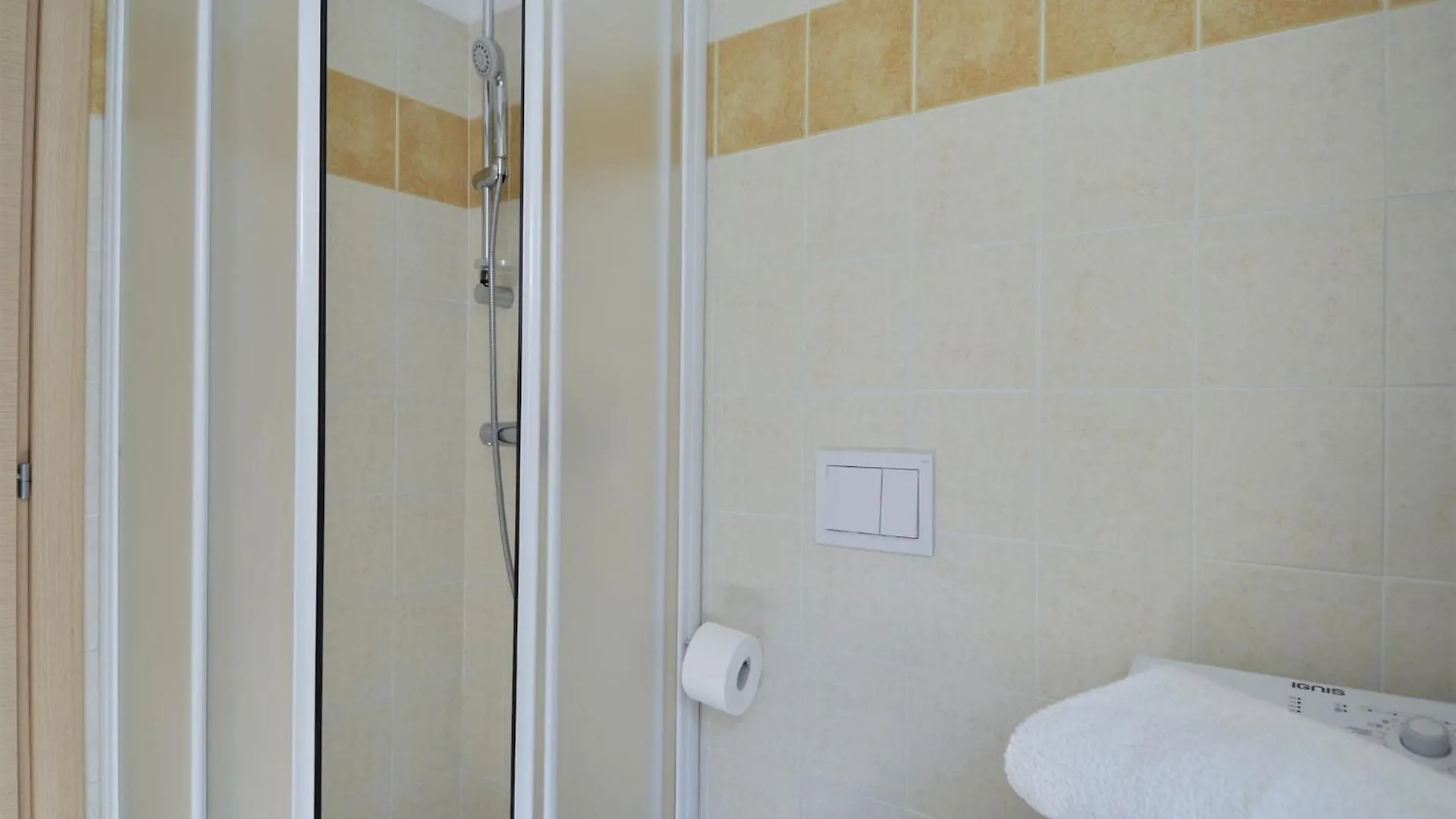 Snug Apartment In Dervio With Balcony Or Terrace Itália